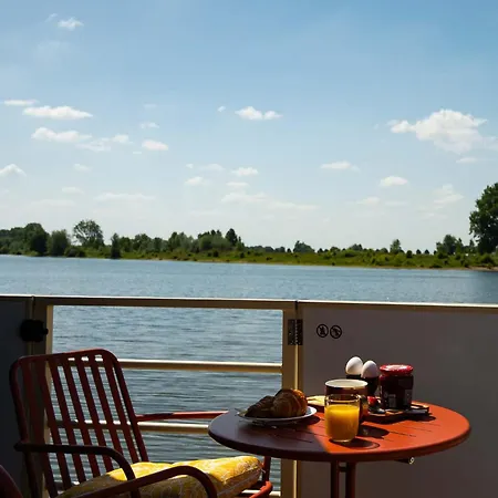 Houseboats Ботель *