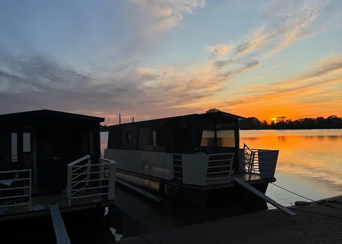 Úszó hotel Houseboats *
