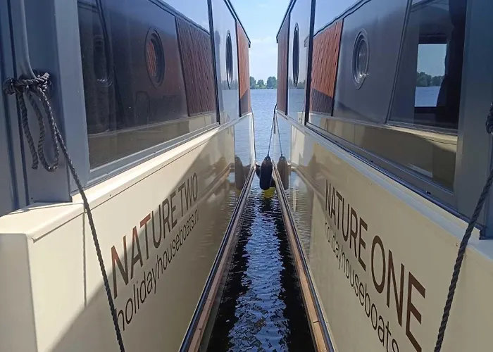 Houseboats Úszó hotel *