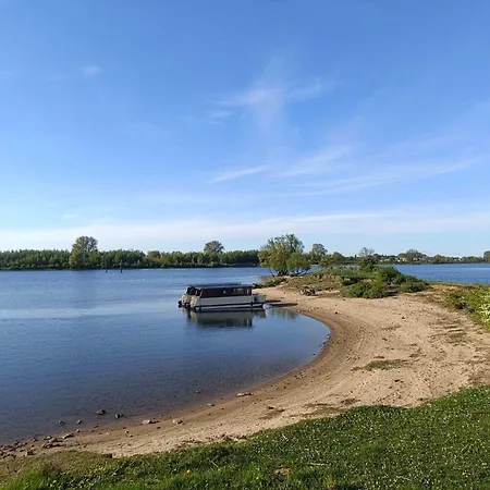 Houseboats 船上ホテル